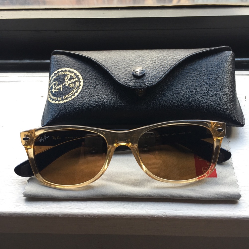 Ray Ban wayfarer sunglasses EUC